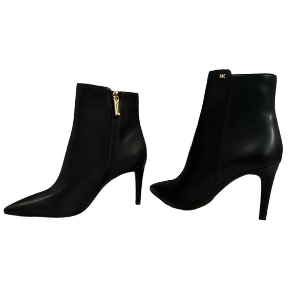Micheal Kors Dorothy Flex Mid Bootie faux leather Size 8 NWT in black - Picture 1 of 11